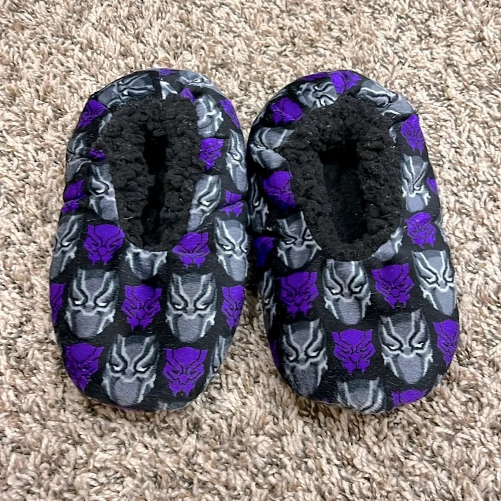 SLIPPERS 🖤